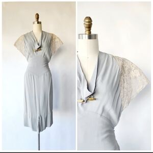 Vintage 1940's light blue crepe rayon dress with lace sleeves - medium